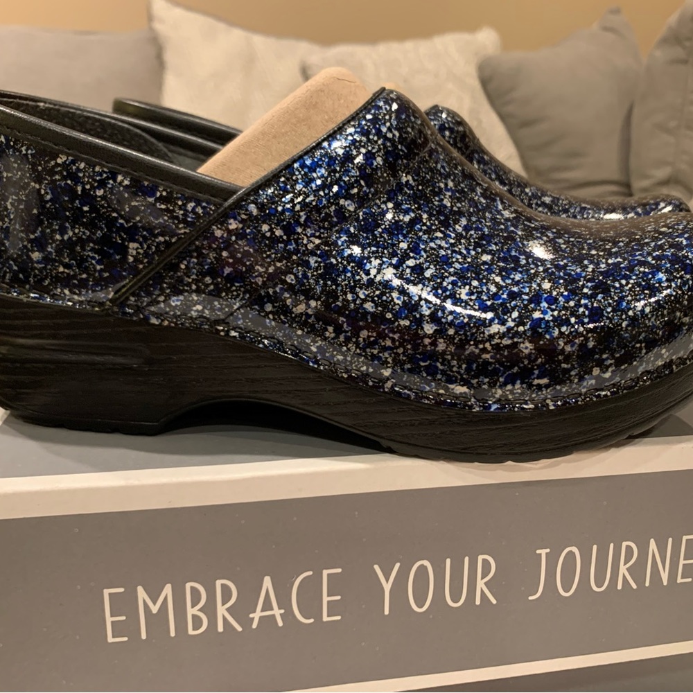 New dansko blue/black/silver speckled work shoes size 38, 7.5/8